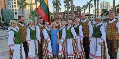 „Ežerūnas“ – šokio žingsniu per pasaulį