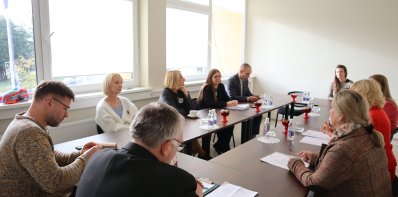Zarasų rajono savivaldybės vadovai susitiko su Zarasų miesto švietimo įstaigų profesinių sąjungų...