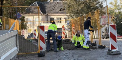 Zarasuose tvarkomas istorinis akmenų grindinys: atnaujinama danga, išsaugomi autentiški akmenys